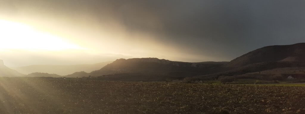 superble lumière de fin de journée en Pays de Gervanne - à fleur d'âne