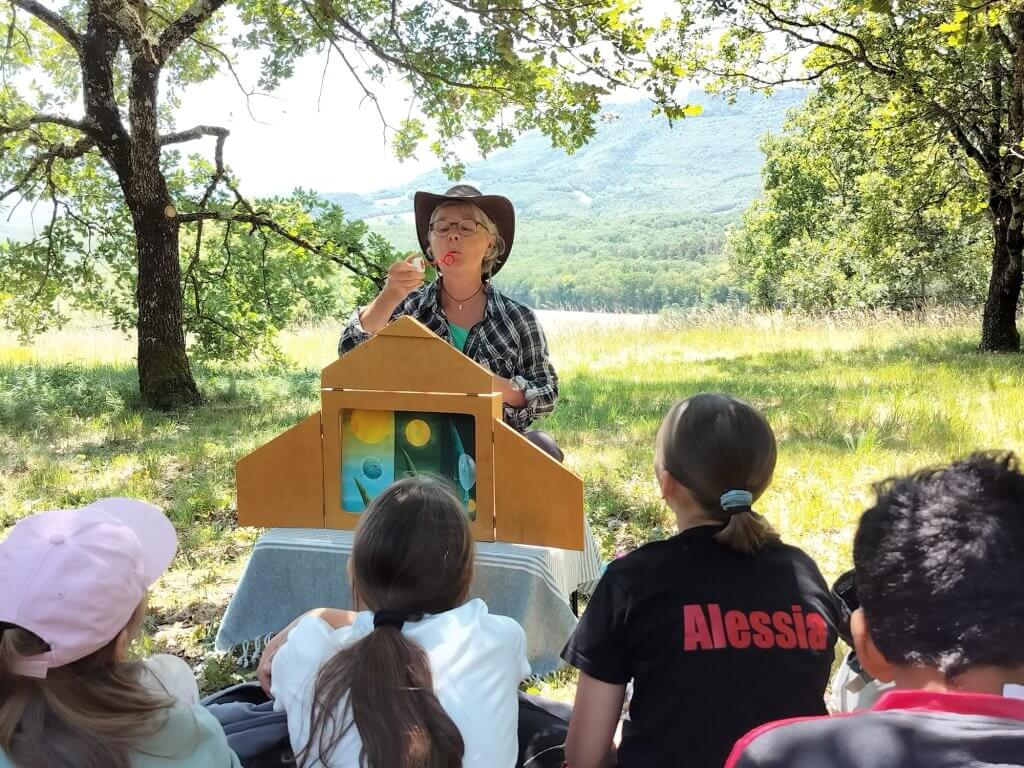 un temps de conte en randonnée-âne - à fleur d'âne