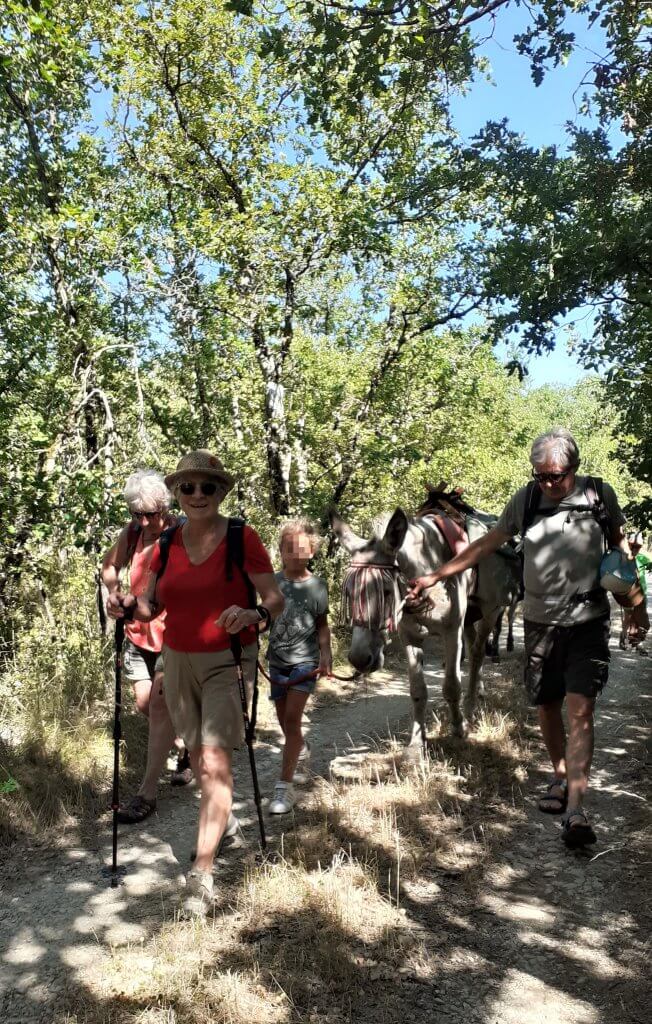 une randoâne avec les grands-parents et les petits-enfants - à fleur d'âne